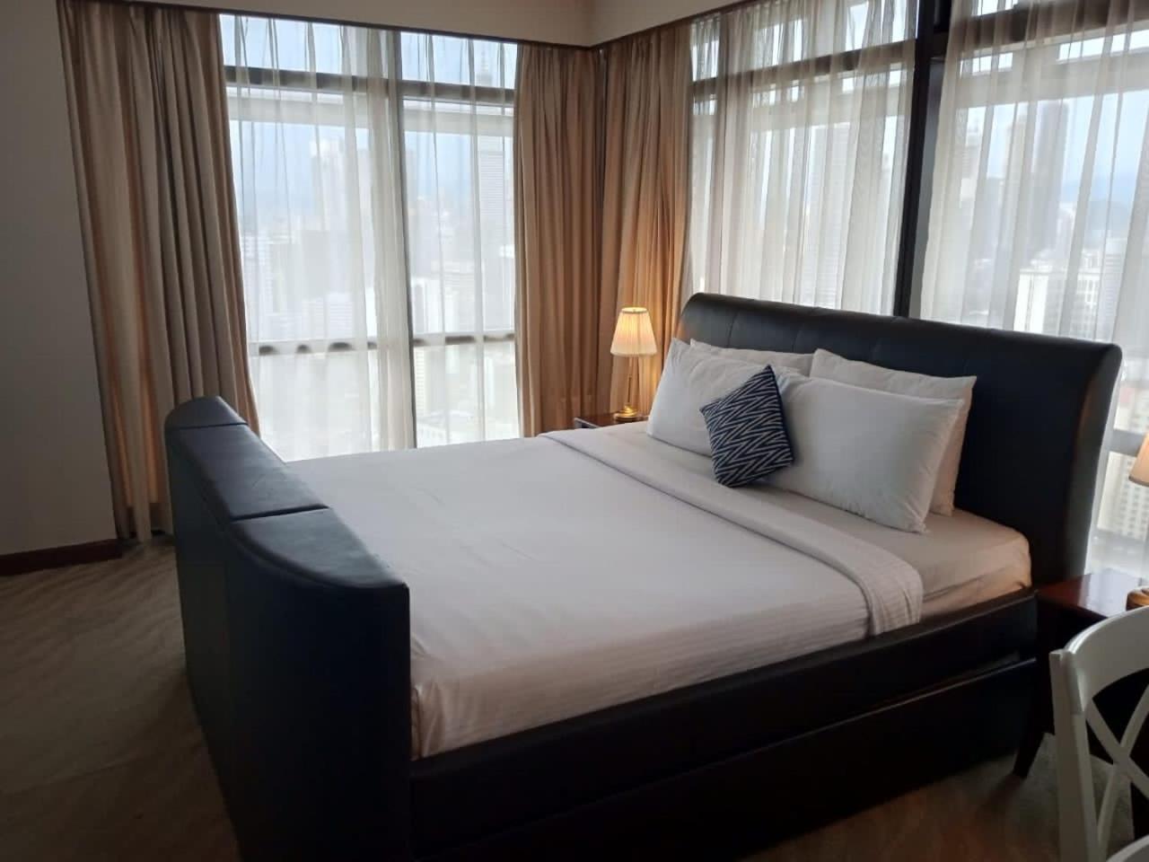 Serviced @ Times Square Apartment *