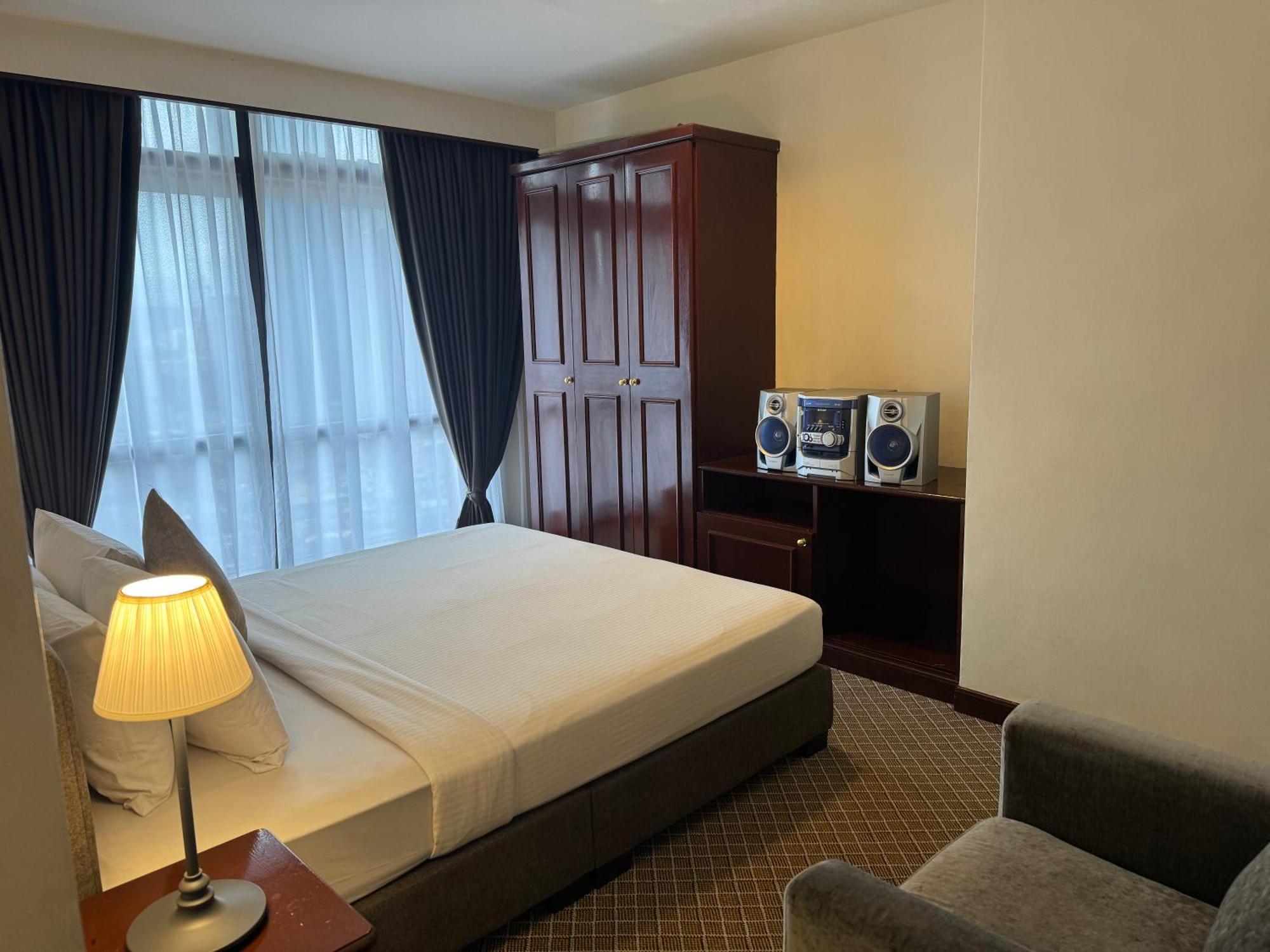 Serviced @ Times Square Apartment