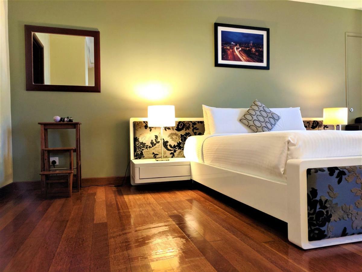 Serviced @ Times Square Apartment